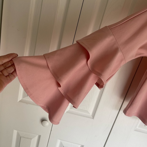 Lady’s top - Picture 2 of 3